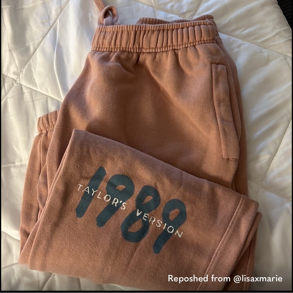 Taylor Swift Pink Graphic Sweatpants Size Medium